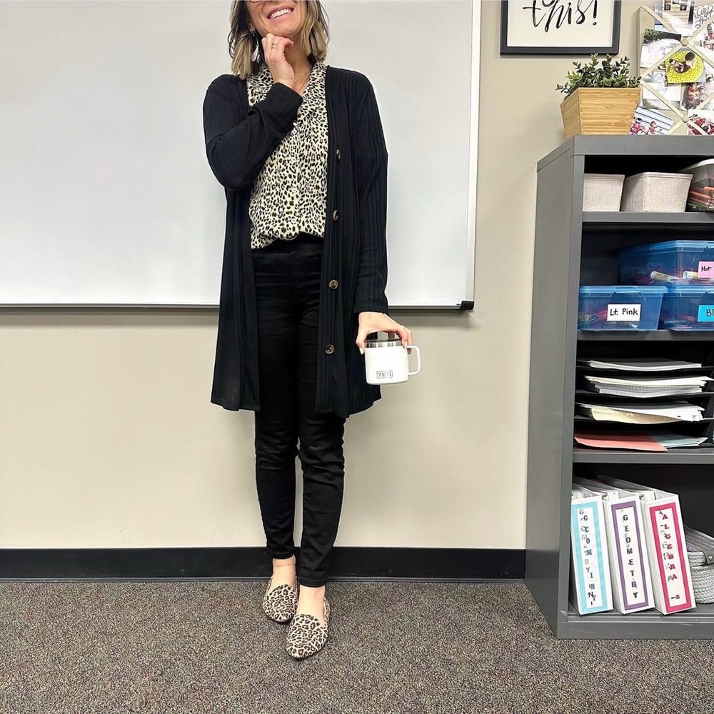 Leopard Print Button-Up Blouse - Picture 5 of 5